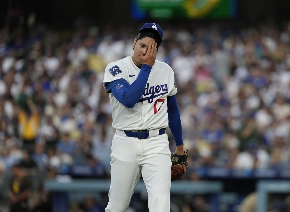 3 de julho de 2026; Los Angeles, Califórnia, EUA; O arremessador titular do Los Angeles Dodgers, Shohei Ohtani (17), sai do monte após a segunda entrada contra o San Diego Padres no Dodger Stadium. Crédito obrigatório: Jon Endow-Imagn Images