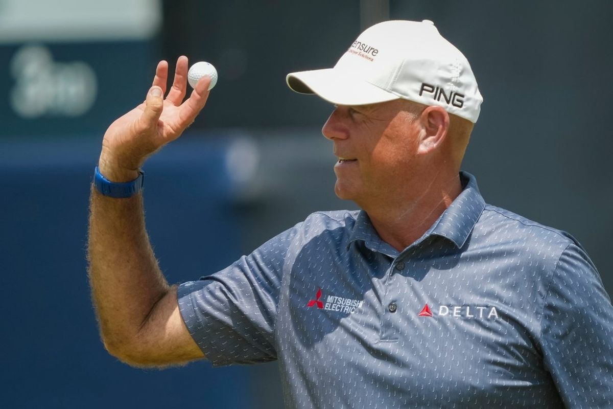 Stewart Cink waves after putting on 18 during the third round of the U.S. Senior Open at Scioto Country Club in Columbus on July 4, 2026.