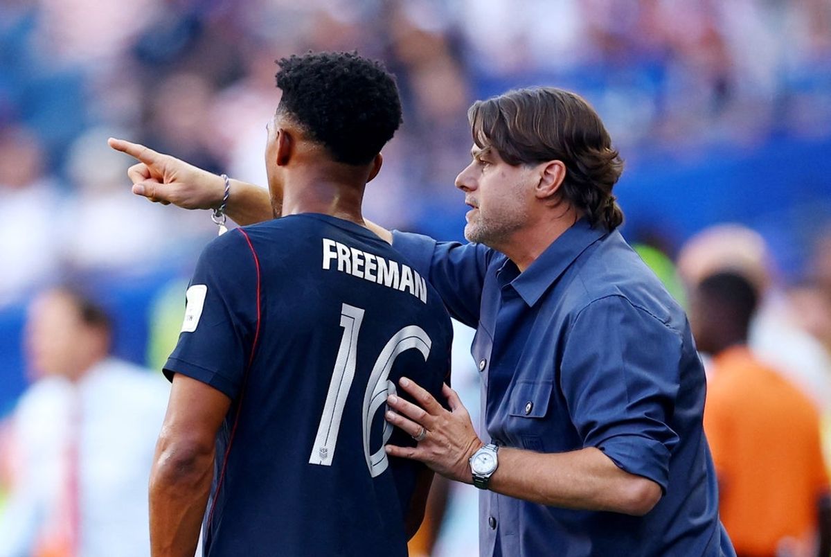 July 6, 2026; Seattle, Washington, U.S.; U.S. coach Mauricio Pochettino gives instructions to Alex Freeman.  Mandatory Credit: Albert Gea-Reuters via Imagn Images