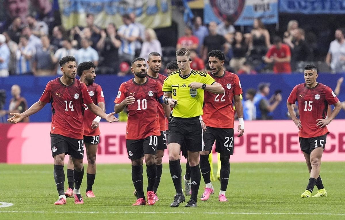 July 7, 2026; Atlanta, Georgia, U.S.; Egypt's Mohamed Salah remonstrates with referee Francois Letexier after Argentina's Enzo Fernandez scores their third goal.  Mandatory Credit: Dale Zanine-Imagn Images