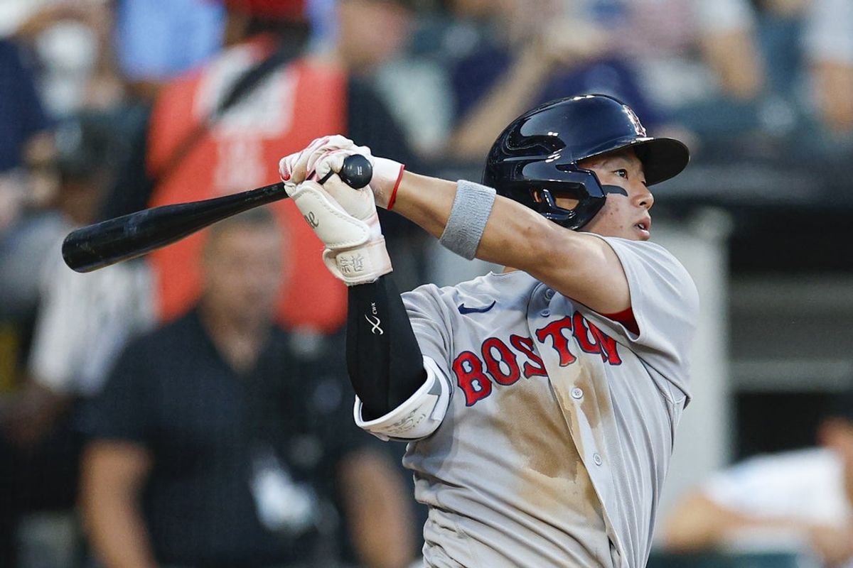 Jul 8, 2026; Chicago, Illinois, USA; Boston Red Sox shortstop Tsung-Che Cheng (39) hits an RBI-single against the Chicago White Sox during the fourth inning at Rate Field. Mandatory Credit: Kamil Krzaczynski-Imagn Images