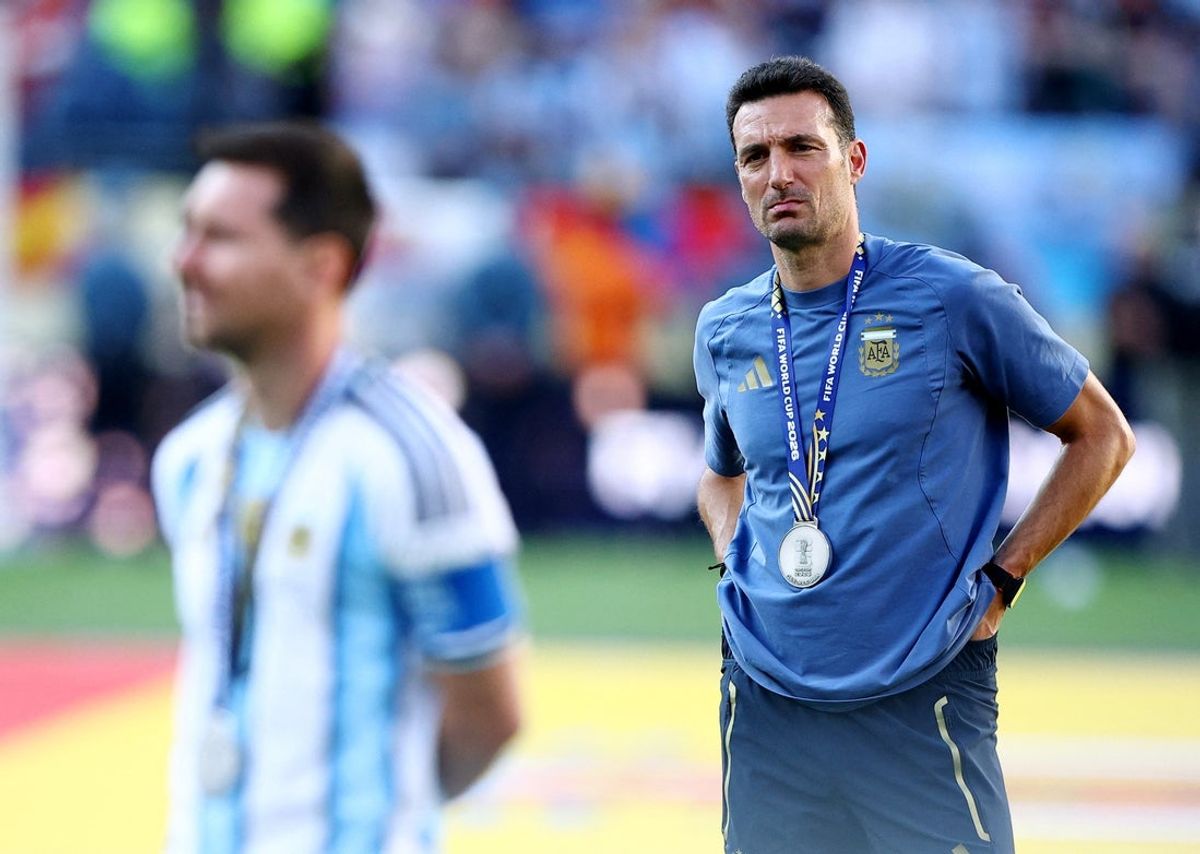 July 19, 2026; East Rutherford, New Jersey, U.S.; Argentina coach Lionel Scaloni looks dejected after losing the World Cup final.  Mandatory Credit: Agustin Marcarian-Reuters via Imagn Images