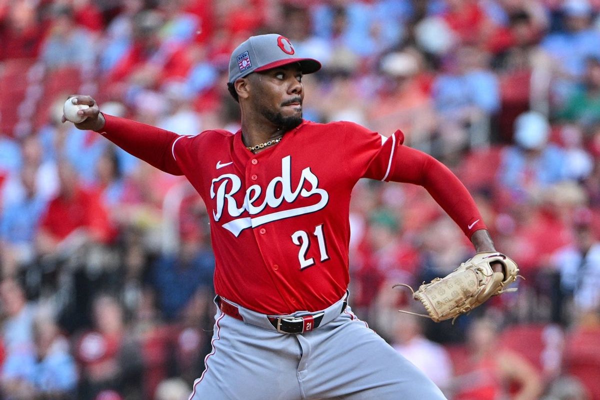 Jul 25, 2026; St. Louis, Missouri, USA; Cincinnati Reds starting pitcher Hunter Greene (21) throws against the St. Louis Cardinals during the first inning at Busch Stadium. Mandatory Credit: Jeff Curry-Imagn Images
