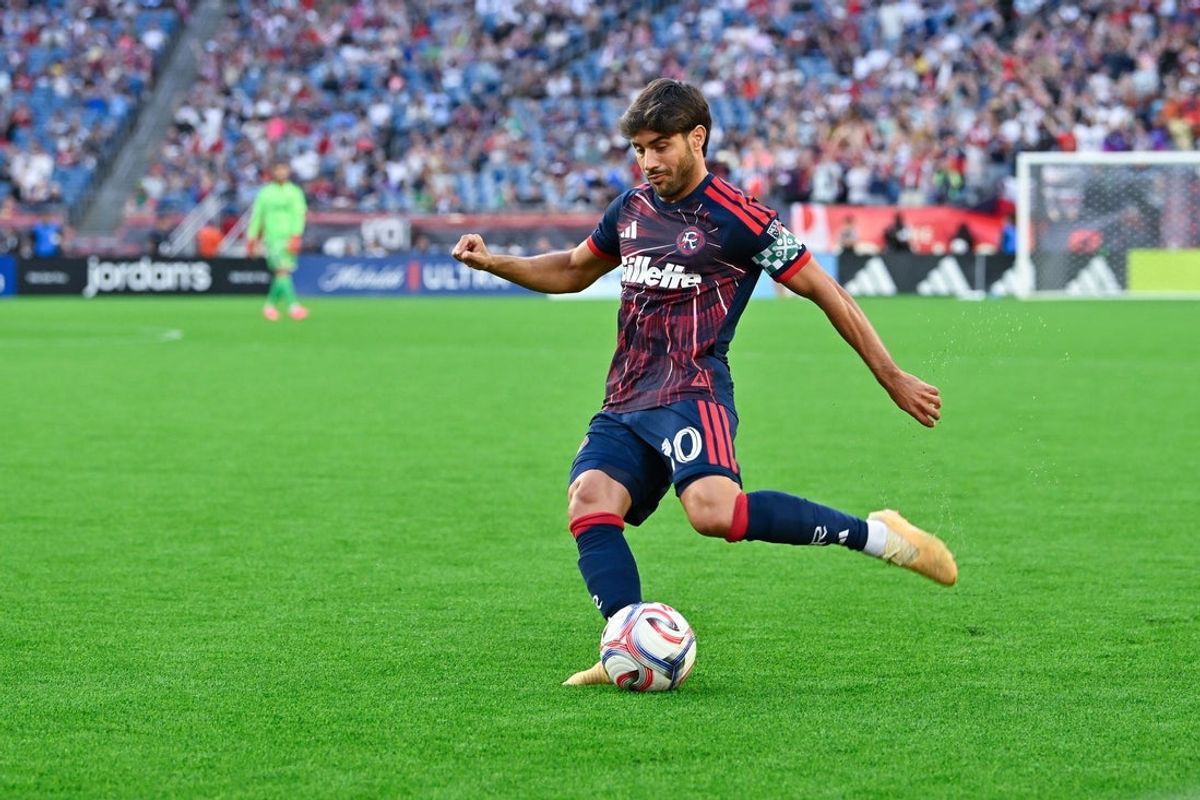 Jul 25, 2026; Foxborough, Massachusetts, USA; New England Revolution midfield Carles Gil (10) kicks the ball against the Atlanta United at Gillette Stadium. Mandatory Credit: Eric Canha-Imagn Images