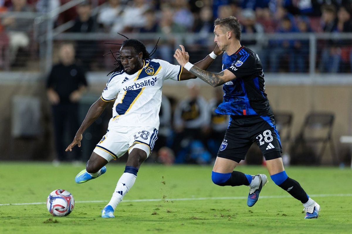 Jul 25, 2026; Stanford, CA, USA;  LA Galaxy offense Joseph Paintsil (28) and San Jose Earthquakes defense Benji Kikanovic (28) battle for the ball during the second half at Stanford Stadium. Mandatory Credit: Stan Szeto-Imagn Images