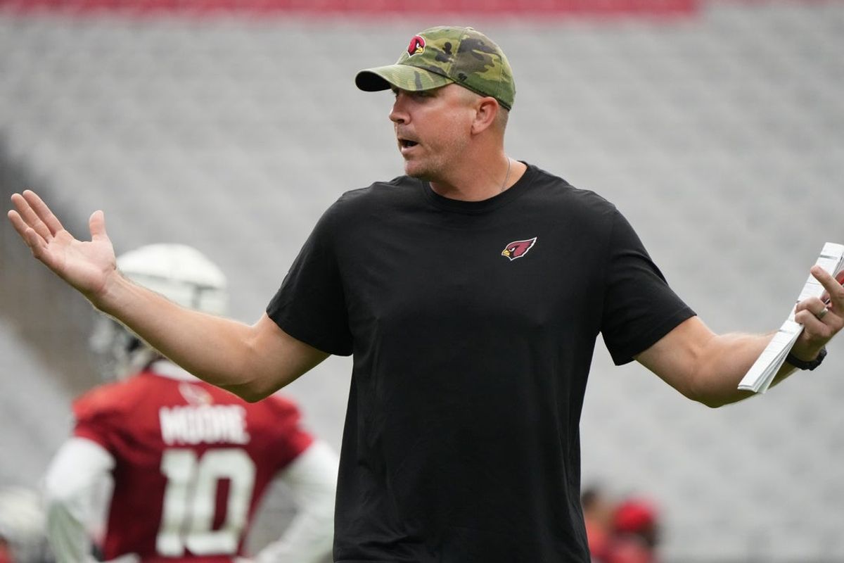 Arizona Cardinals tight ends coach Ben Steele yells out to his players during training camp at State Farm Stadium in Glendale on July 25, 2024.