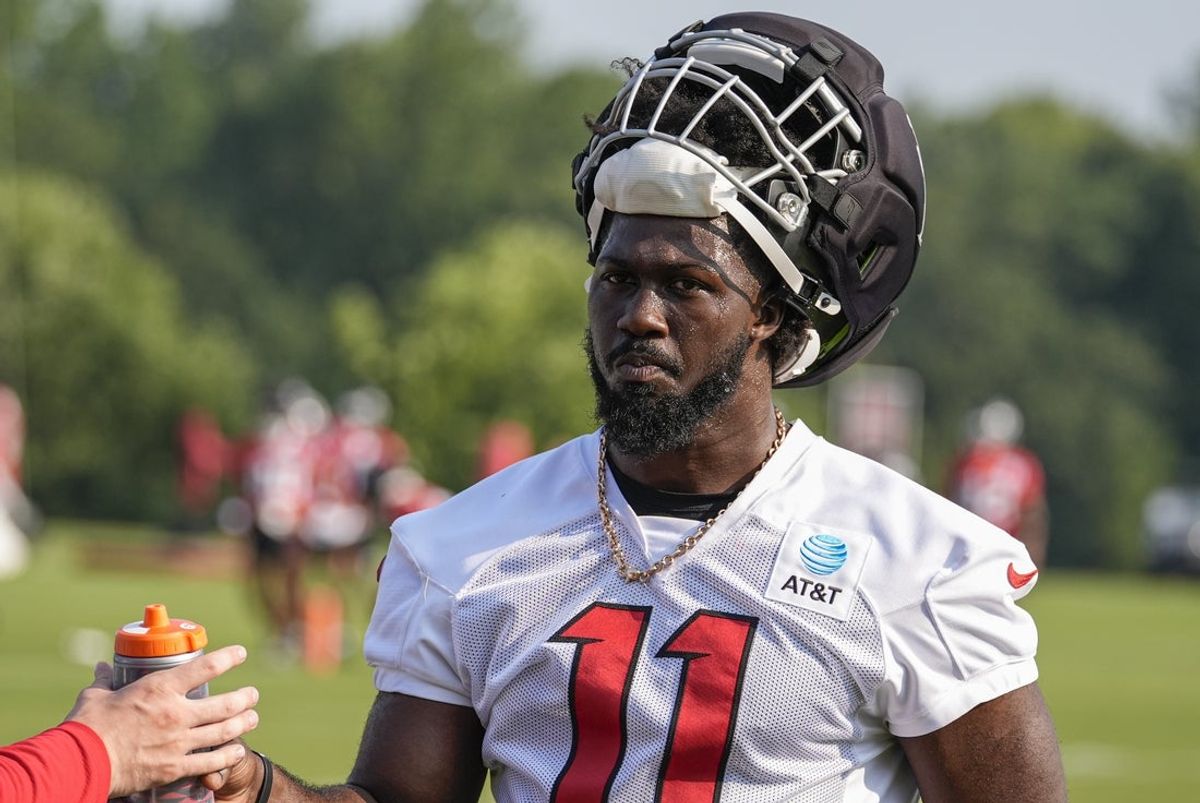 Jul 30, 2026; Atlanta, Falcons, USA; Atlanta Falcons linebacker Jalon Walker (11) takes a break on the field during training camp at IBM Performance Field. Mandatory Credit: Dale Zanine-Imagn Images