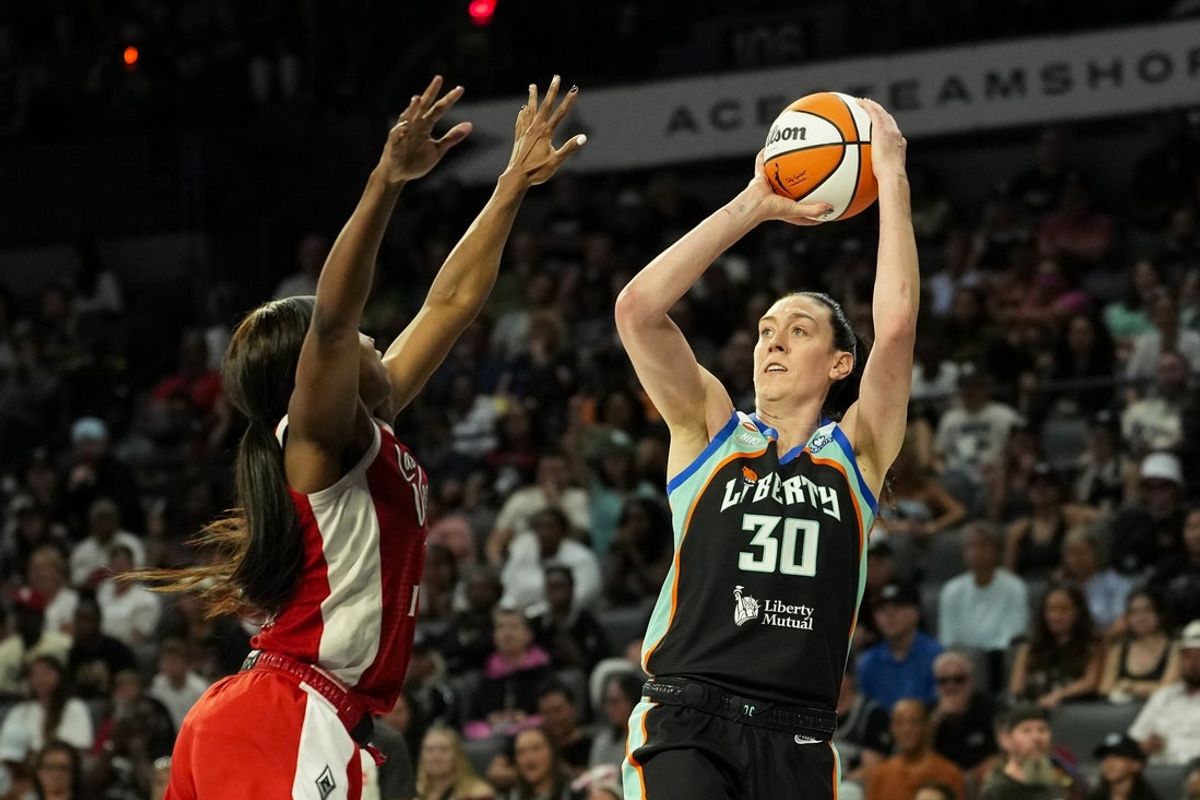 Jul 30, 2026; Las Vegas, Nevada, USA; New York Liberty forward Breanna Stewart (30) shoots the ball against Las Vegas Aces guard Jackie Young (0) during the fourth quarter of a WNBA basketball game at Michelob Ultra Arena. Mandatory Credit: Lucas Peltier-Imagn Images