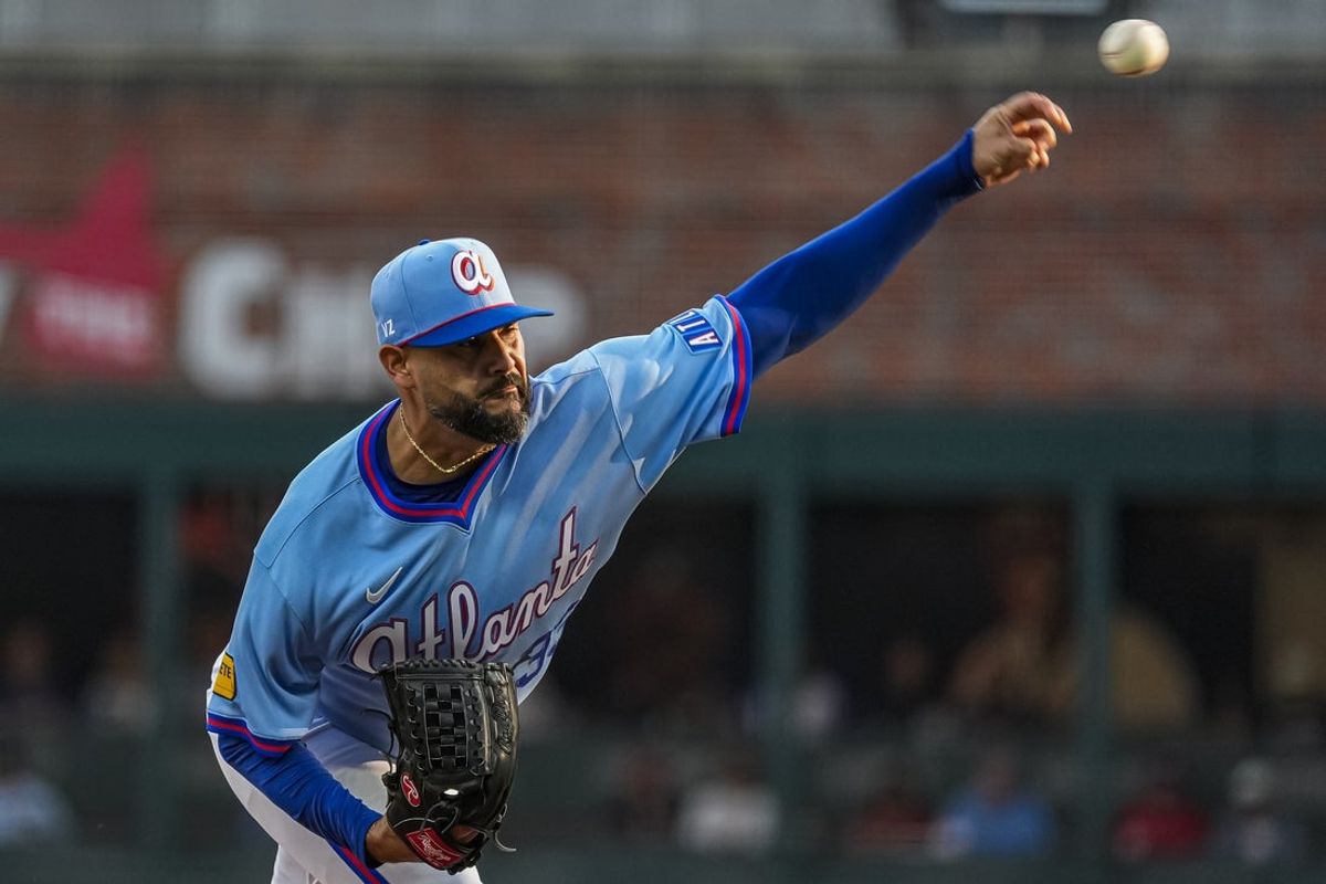Aug 1, 2026; Cumberland, Georgia, USA; Atlanta Braves pitcher Martín Perez (33) pitches against the Washington Nationals during the first inning at Truist Park. Mandatory Credit: Dale Zanine-Imagn Images