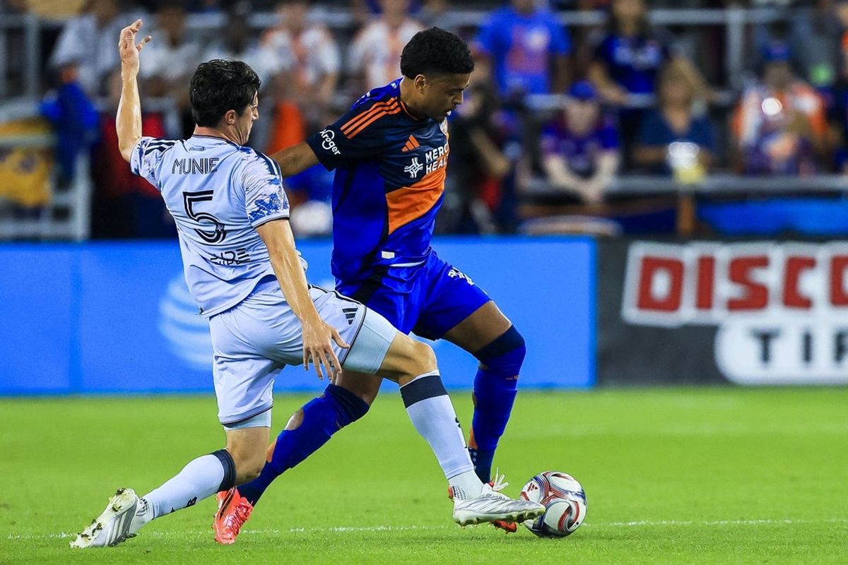Aug 1, 2026; Cincinnati, Ohio, USA; FC Cincinnati forward Evander (10) dribbles against San Jose Earthquakes defender Daniel Munie (5) in the first half at TQL Stadium. Mandatory Credit: Katie Stratman-Imagn Images
