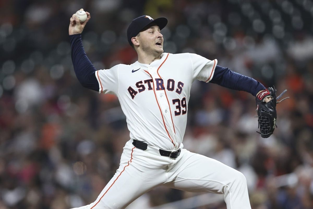 Aug 4, 2026; Houston, Texas, USA; Houston Astros starting pitcher Hayden Wesneski (39) delivers a pitch during the fourth inning against the Toronto Blue Jays at Daikin Park. Mandatory Credit: Troy Taormina-Imagn Images