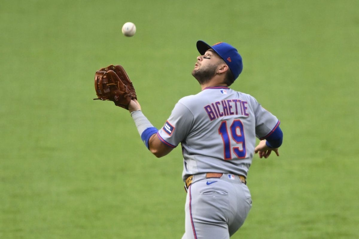 Aug 5, 2026; Cleveland, Ohio, USA; New York Mets third baseman Bo Bichette (19) makes a catch in the second inning against the Cleveland Guardians at Progressive Field. Mandatory Credit: David Richard-Imagn Images