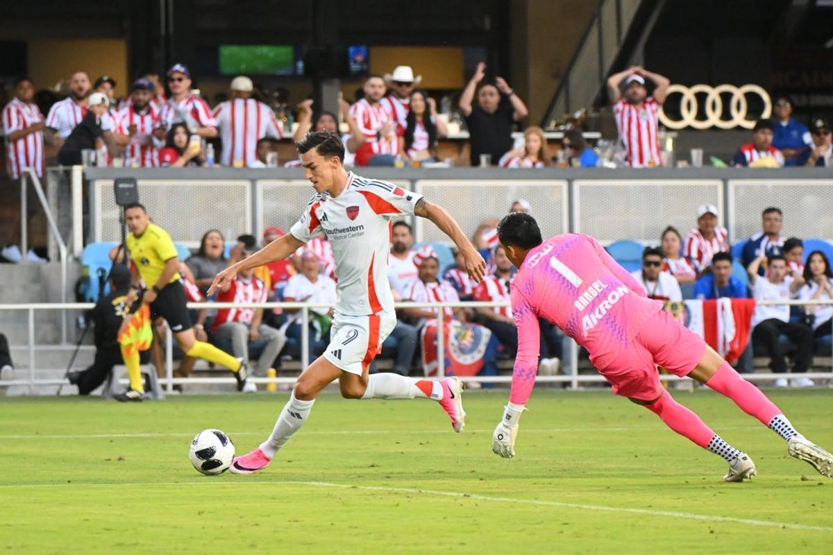 Aug 8, 2026; San Jose, CA, USA; FC Dallas forward Petar Musa (9) plays the ball past CD Guadalajara goalkeeper Raul Rangel (1) near the goal in the second half during the Leagues Cup Phase One match at PayPal Park. Mandatory Credit: Robert Edwards-Imagn Images