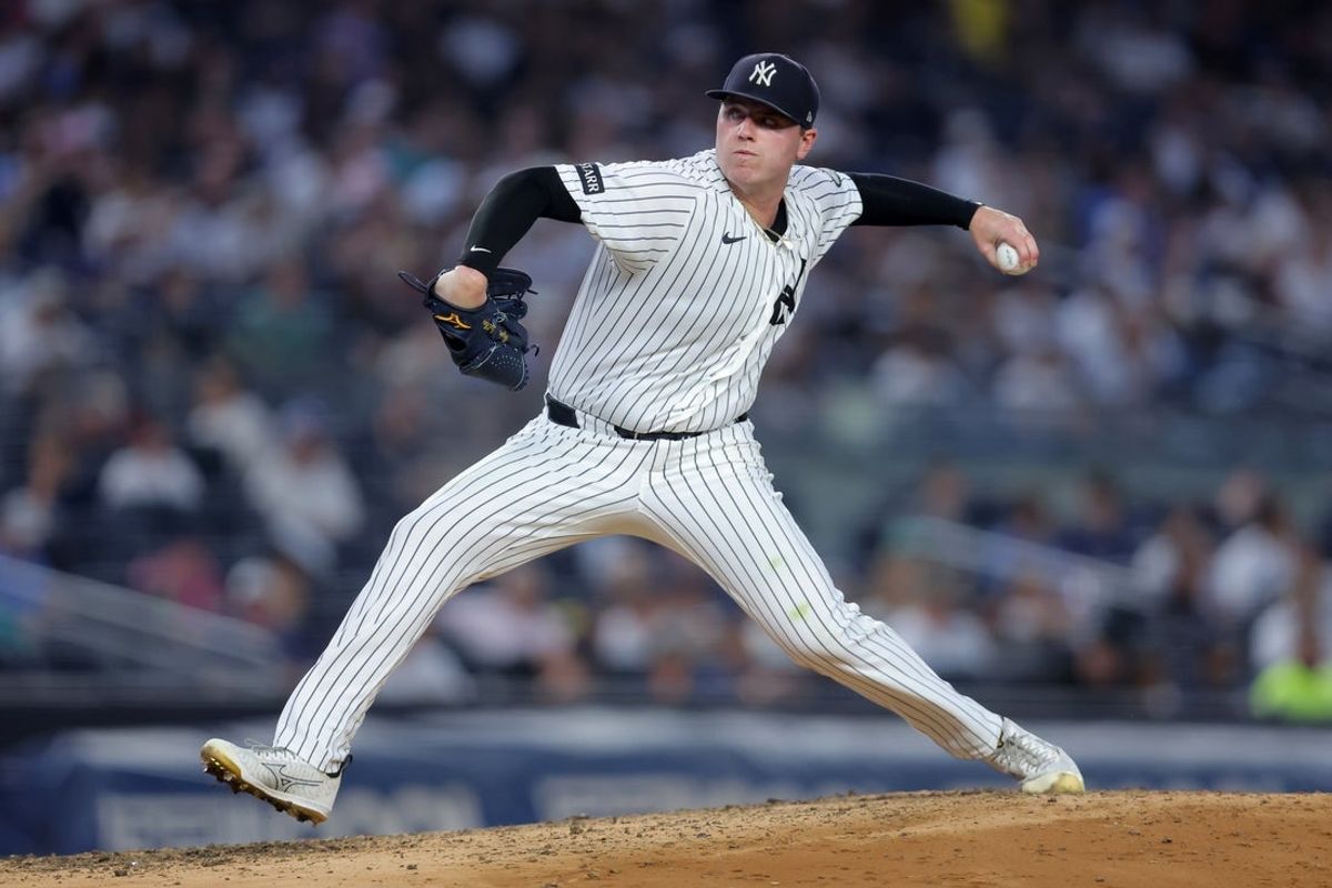 Aug 11, 2026; Bronx, New York, USA; New York Yankees starting pitcher Ryan Weathers (40) pitches against the Seattle Mariners during the third inning at Yankee Stadium. Mandatory Credit: Brad Penner-Imagn Images