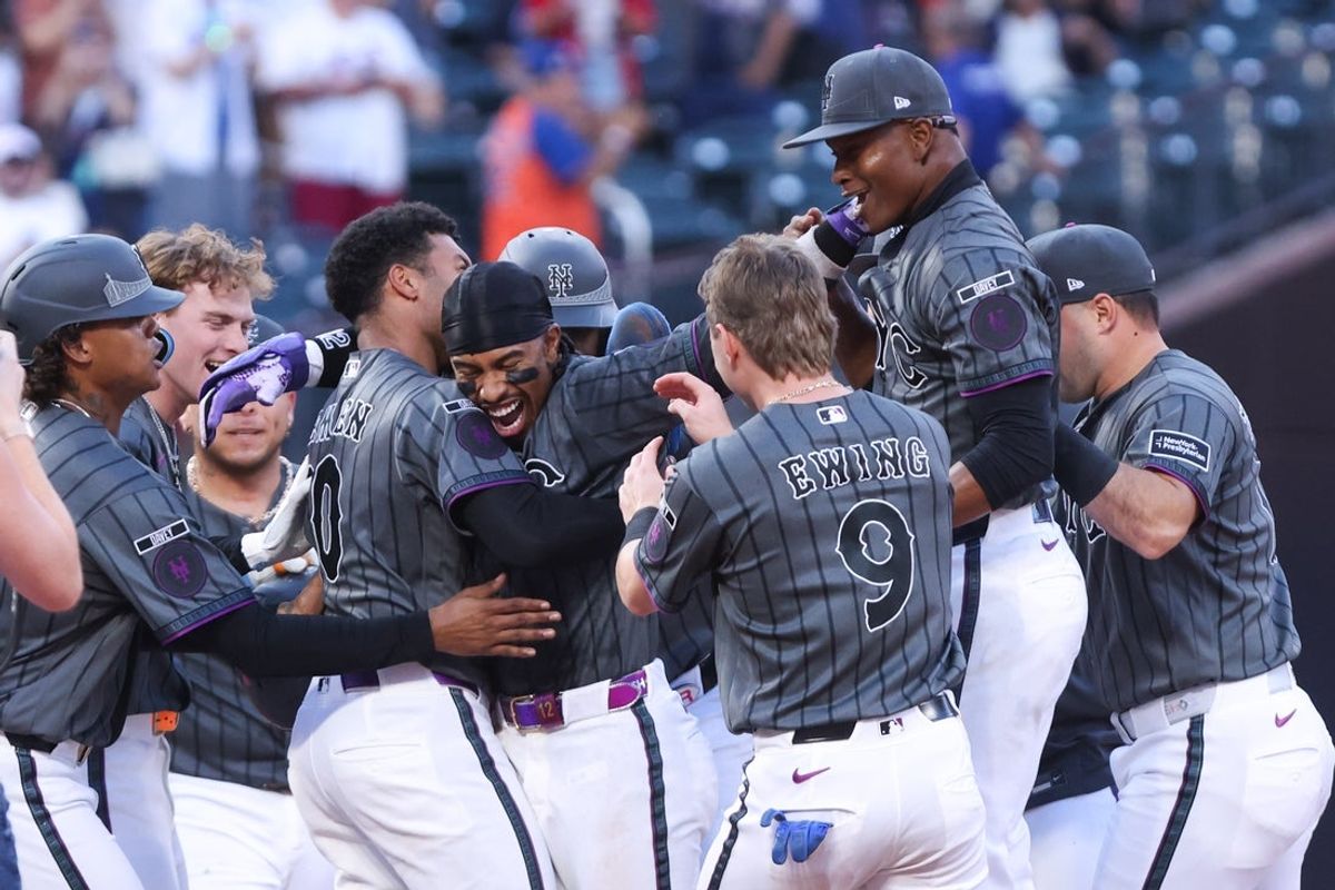 Aug 15, 2026; New York City, New York, USA; New York Mets celebrate a walk off single by shortstop Francisco Lindor (12) to defeat Washington Nationals in the ninth inning at Citi Field. Mandatory Credit: Tom Horak-Imagn Images
