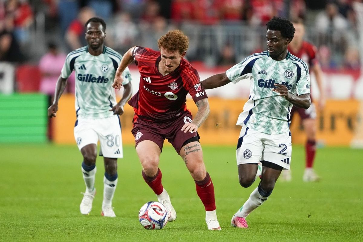 Aug 15, 2026; Toronto, Ontario, CAN;  Toronto FC offense Josh Sargent (9) moves the ball against New England Revolution midfield Brooklyn Raines (21) during the second half at BMO Field. Mandatory Credit: Kevin Sousa-Imagn Images