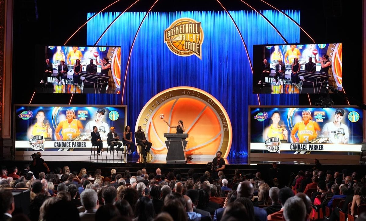 Aug 15, 2026; Springfield, Mass, USA; Class of 2026 inductee Candace Parker with presenters Tamika Catchings, Allen Iverson, Cheryl Miller and Dwyane Wade, speaks during the Naismith Memorial Basketball Hall of Fame Enshrinement at Symphony Hall Springfield. Mandatory Credit: David Butler II-Imagn Images