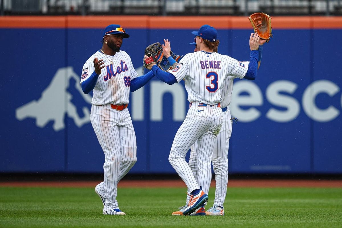 Aug 16, 2026; New York City, New York, USA;  New York Mets center fielder Luis Robert Jr. (88) celebrates with right fielder Carson Benge (3) and center fielder A.J. Ewing (9) after defeating the Washington Nationals at Citi Field. Mandatory Credit: Vincent Carchietta-Imagn Images