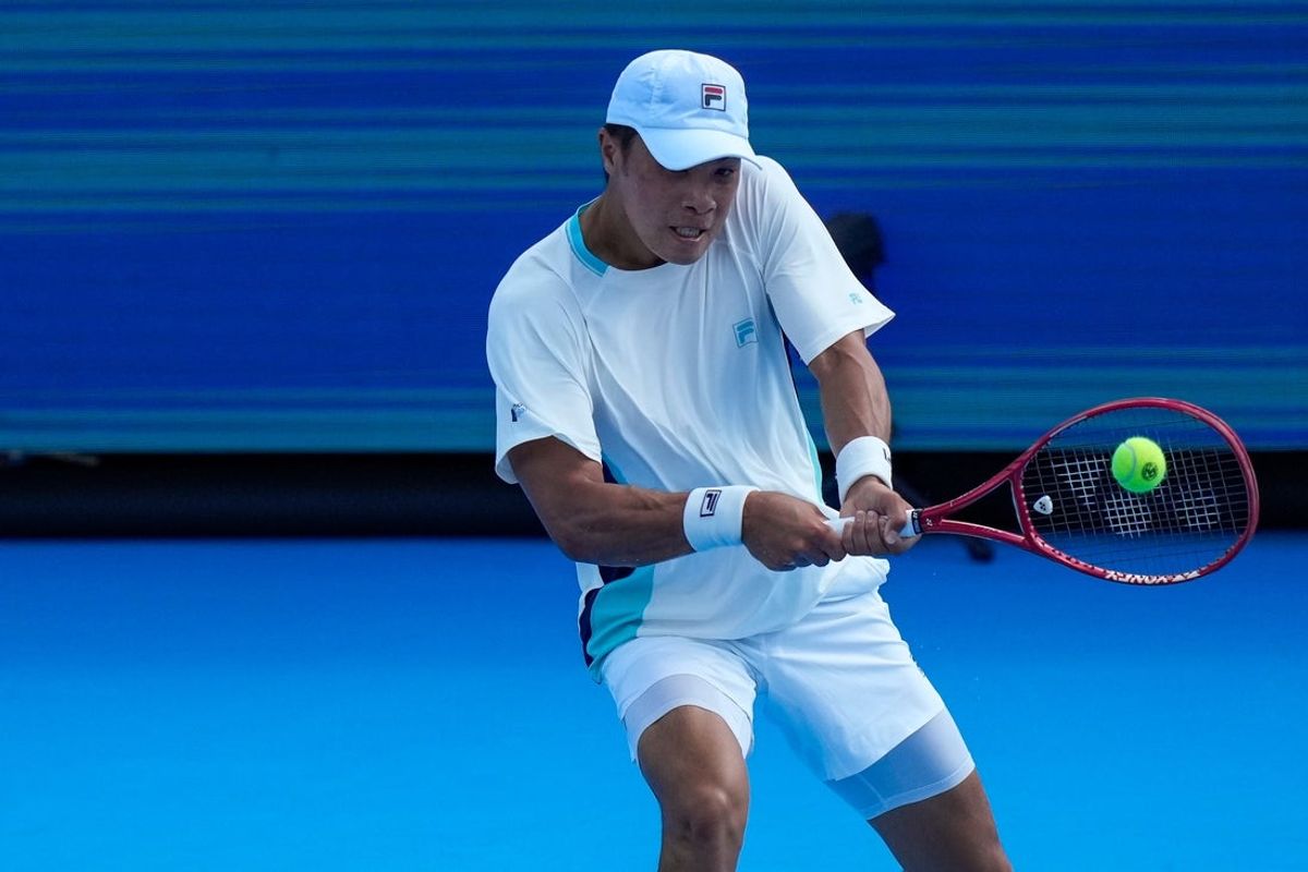 Brandon Nakashima returns a shot to Daniil Medvedev in the second set of their match in round three of the Cincinnati Open at the Lindner Family Tennis Center in Mason, Ohio, on Tuesday, Aug. 18, 2026.