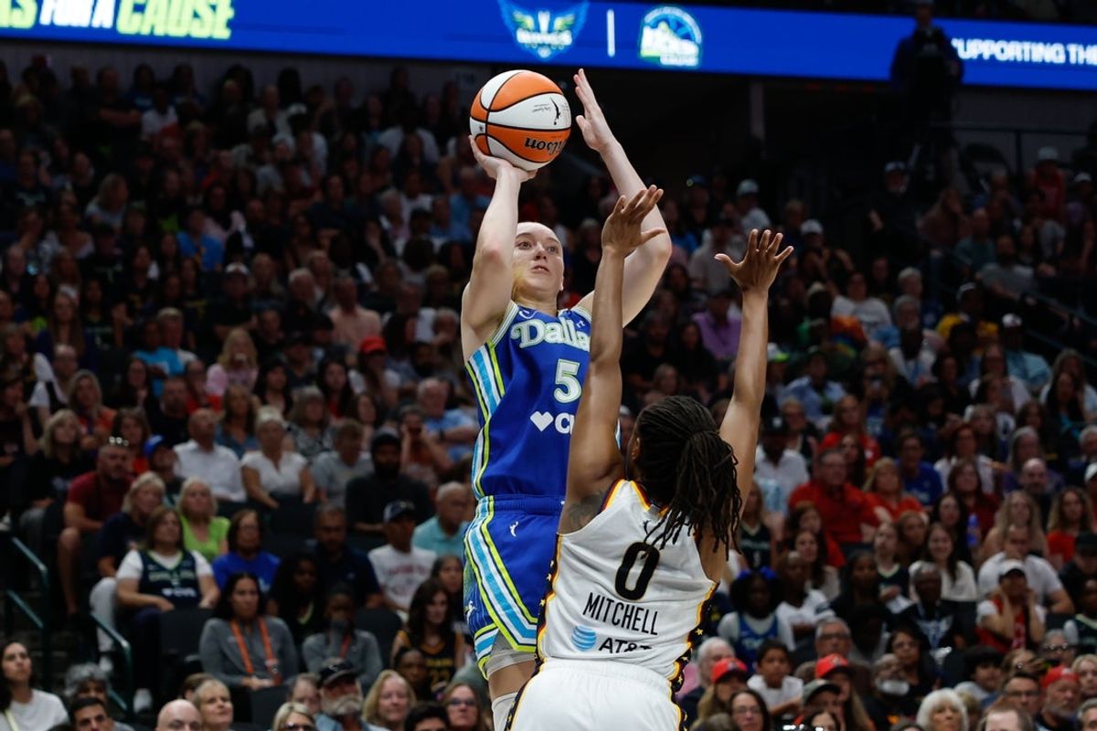 Aug 20, 2026; Dallas, Texas, USA;  Dallas Wings guard Paige Bueckers (5) shoots against Indiana Fever guard Kelsey Mitchell (0) during the second half at American Airlines Center.  Mandatory Credit: Chris Jones-Imagn Images