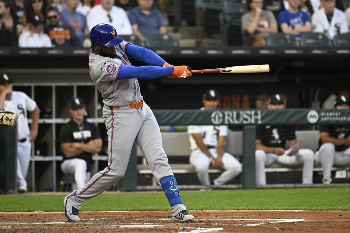 Aug 22, 2026; Chicago, Illinois, USA;  New York Mets outfielder Luis Robert Jr. (88) hits a home run during the third inning against the Chicago White Sox at Rate Field.  Mandatory Credit: Matt Marton-Imagn Images