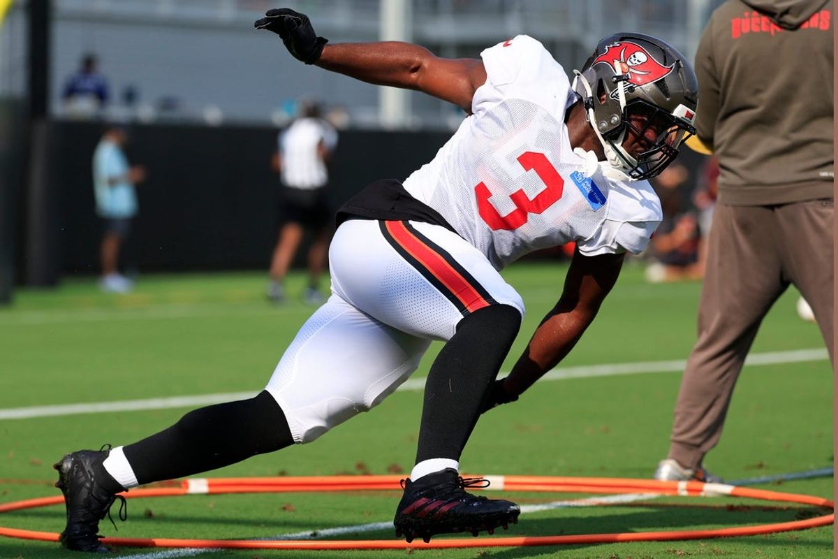 Tampa Bay Buccaneers linebacker Rueben Bain (3) runs a drill during a joint Buccaneers-Jaguars NFL practice at the Miller Electric Center on Tuesday, Aug. 25, 2026, in Jacksonville, Fla.