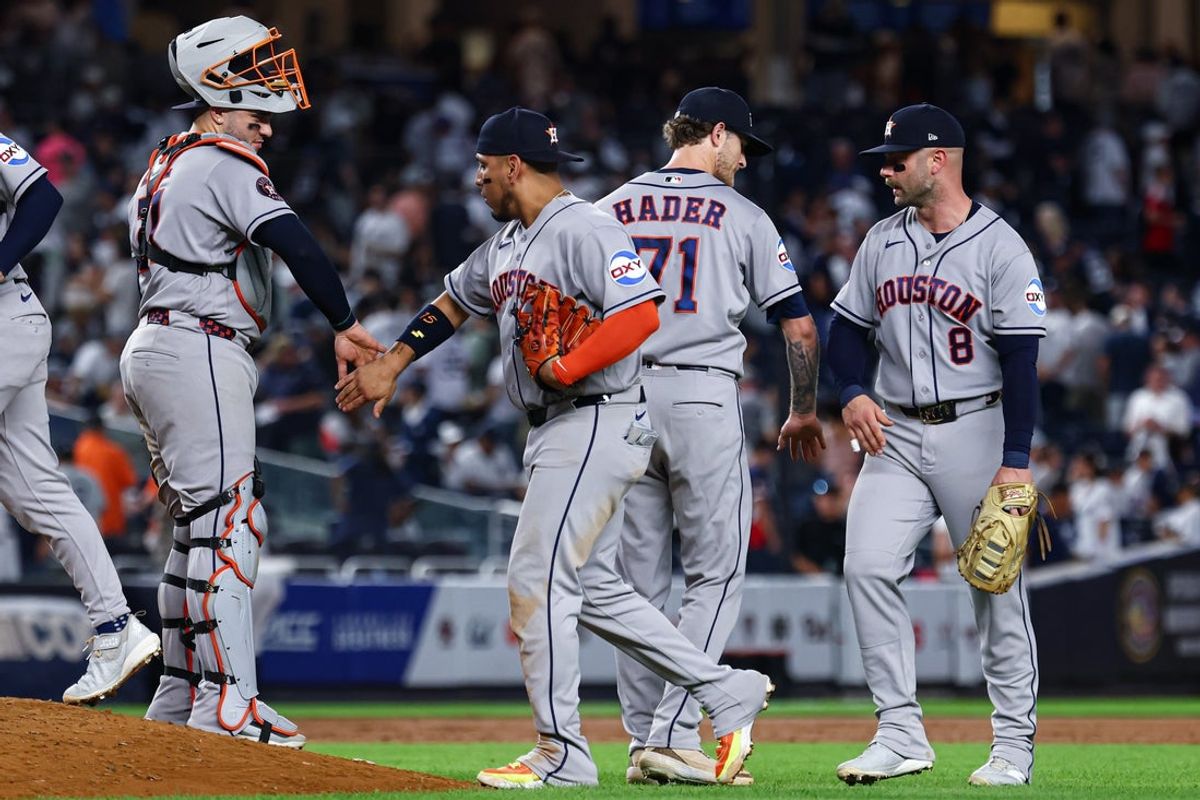 Aug 25, 2026; Bronx, New York, USA; Houston Astros shortstop Jeremy Pena (3) celebrates with pitcher Josh Hader (71) and teammates after drafting the New York Yankees at Yankee Stadium. Mandatory Credit: Vincent Carchietta-Imagn Images