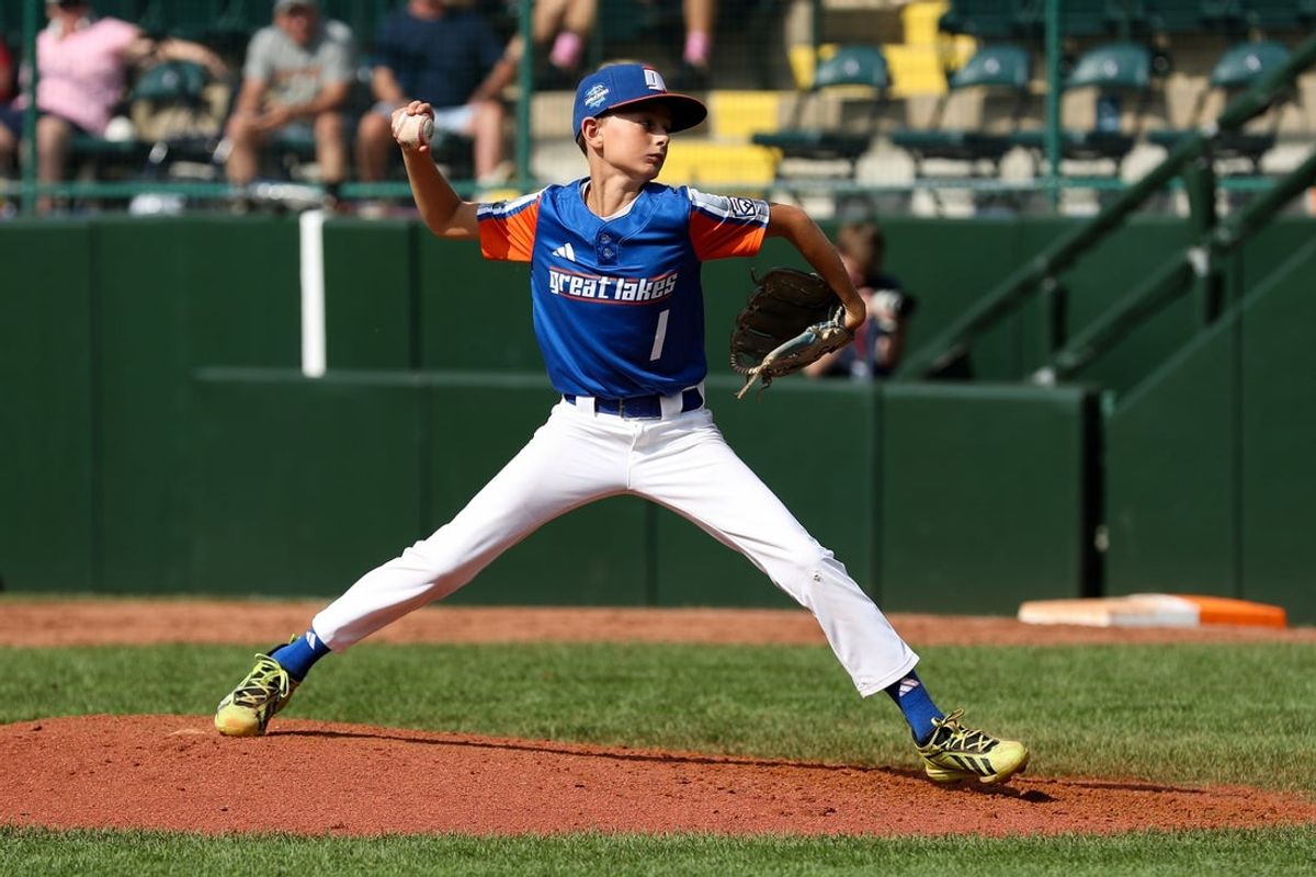 Aug 27, 2026; South Williamsport, PA, USA;  Great Lakes Region starting pitcher Walker Osborne (1) throws a pitch during the fifth inning against the Midwest Region at Howard J. Lamade Stadium.  Mandatory Credit: Matthew O'Haren-Imagn Images