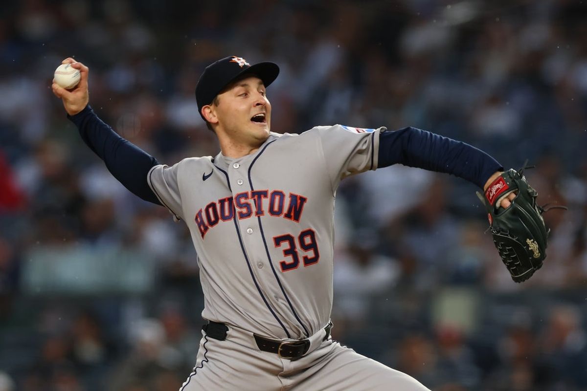 Aug 27, 2026; Bronx, New York, USA;  Houston Astros pitcher Hayden Wesneski (39) pitches against the New York Yankees in the first inning at Yankee Stadium.  Mandatory Credit: Vincent Carchietta-Imagn Images