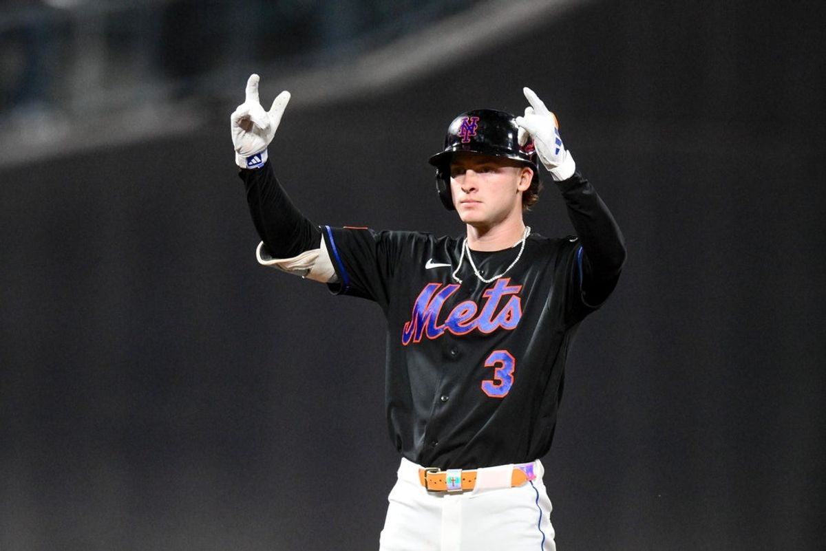 Aug 28, 2026; New York City, New York, USA;  New York Mets right fielder Carson Benge (3) reacts after hitting a  RBI double against the Houston Astros during the fourth inning at Citi Field.  Mandatory Credit: John Jones-Imagn Images