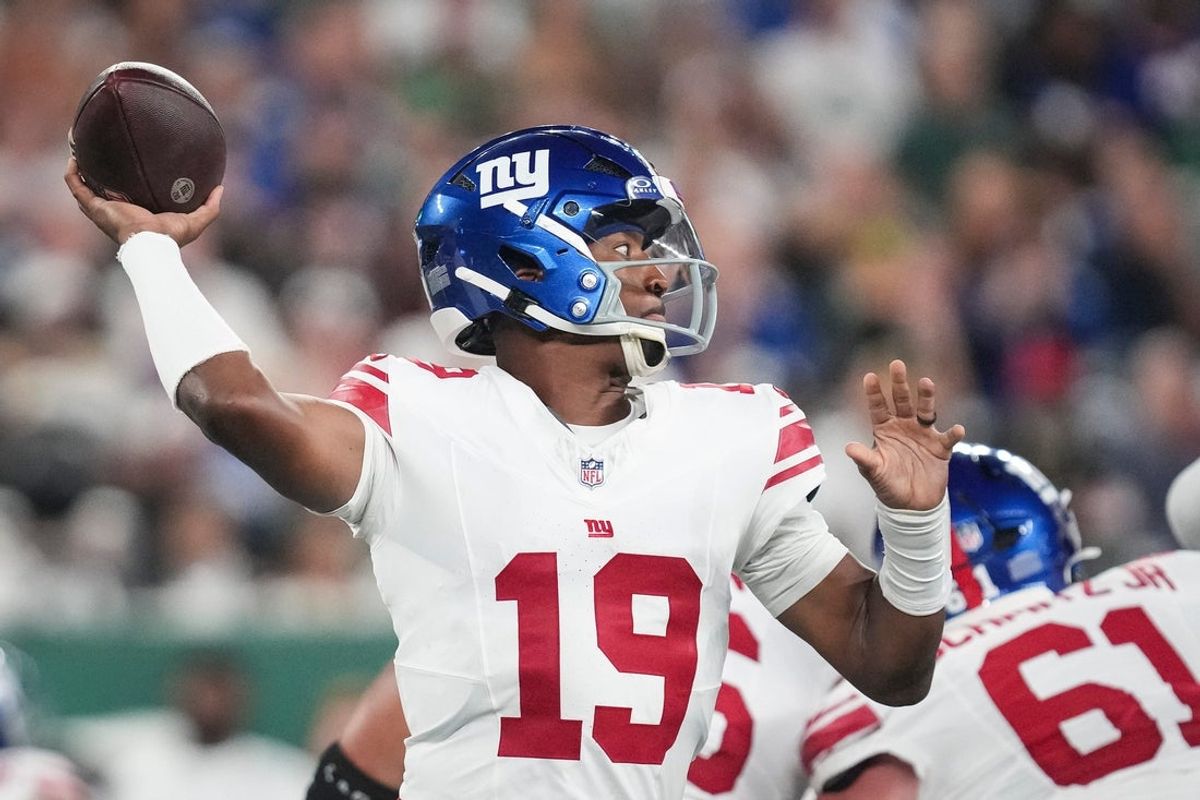 New York Giants quarterback Jameis Winston (19) throws the ball during a game against the New York Jets at MetLife Stadium, Aug 28, 2026, East Rutherford, NJ, USA.