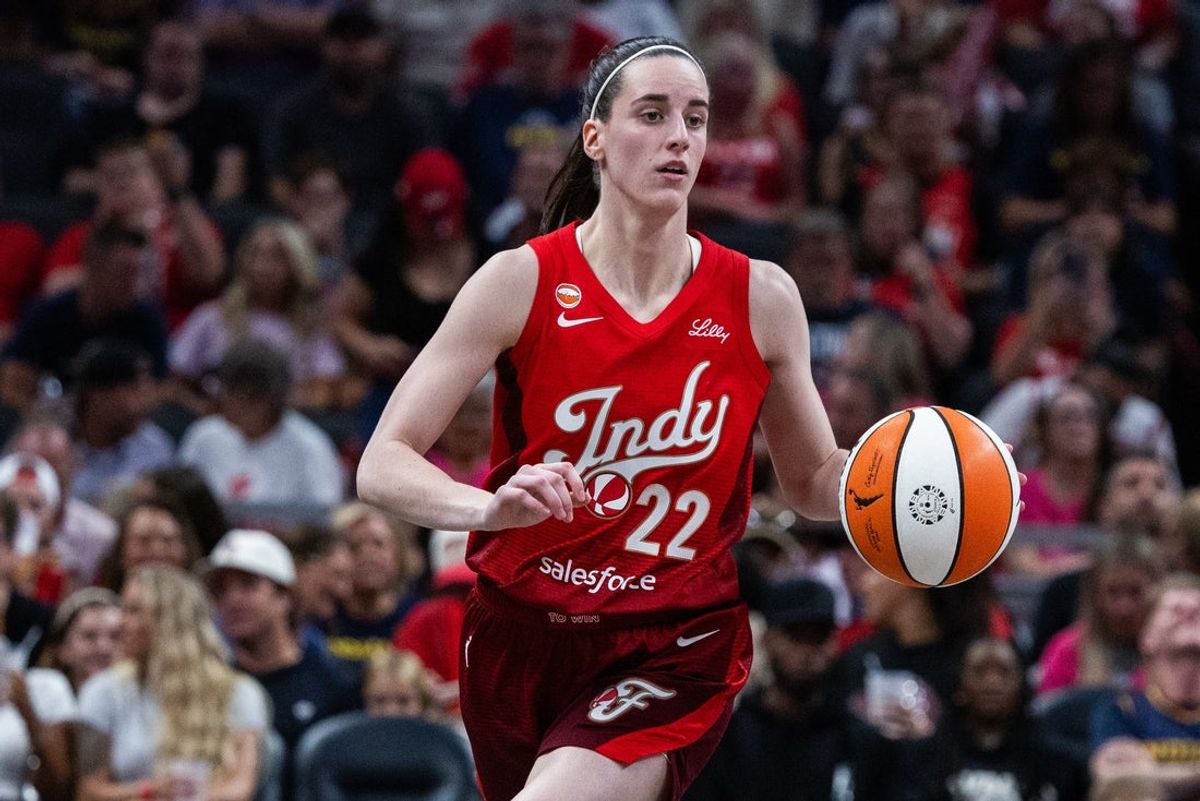 Aug 28, 2026; Indianapolis, Indiana, USA;  Indiana Fever guard Caitlin Clark (22) dribbles the ball in the second half against the Connecticut Sun at Gainbridge Fieldhouse.  Mandatory Credit: Trevor Ruszkowski-Imagn Images