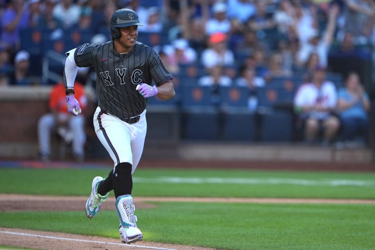 Aug 29, 2026; New York City, New York, USA;  New York Mets designated hitter Juan Soto (22) runs out an RBI single against the Houston Astros during the fifth inning at Citi Field.  Mandatory Credit: Gregory Fisher-Imagn Images