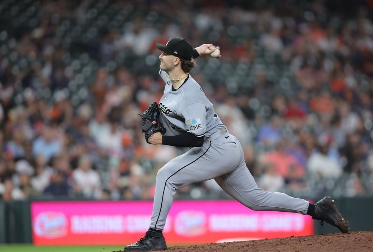 Sep 1, 2026; Houston, Texas, USA;  Chicago White Sox pitcher Sean Burke (59) pitches against the Houston Astros during the sixth inning at Daikin Park.  Mandatory Credit: Erik Williams-Imagn Images