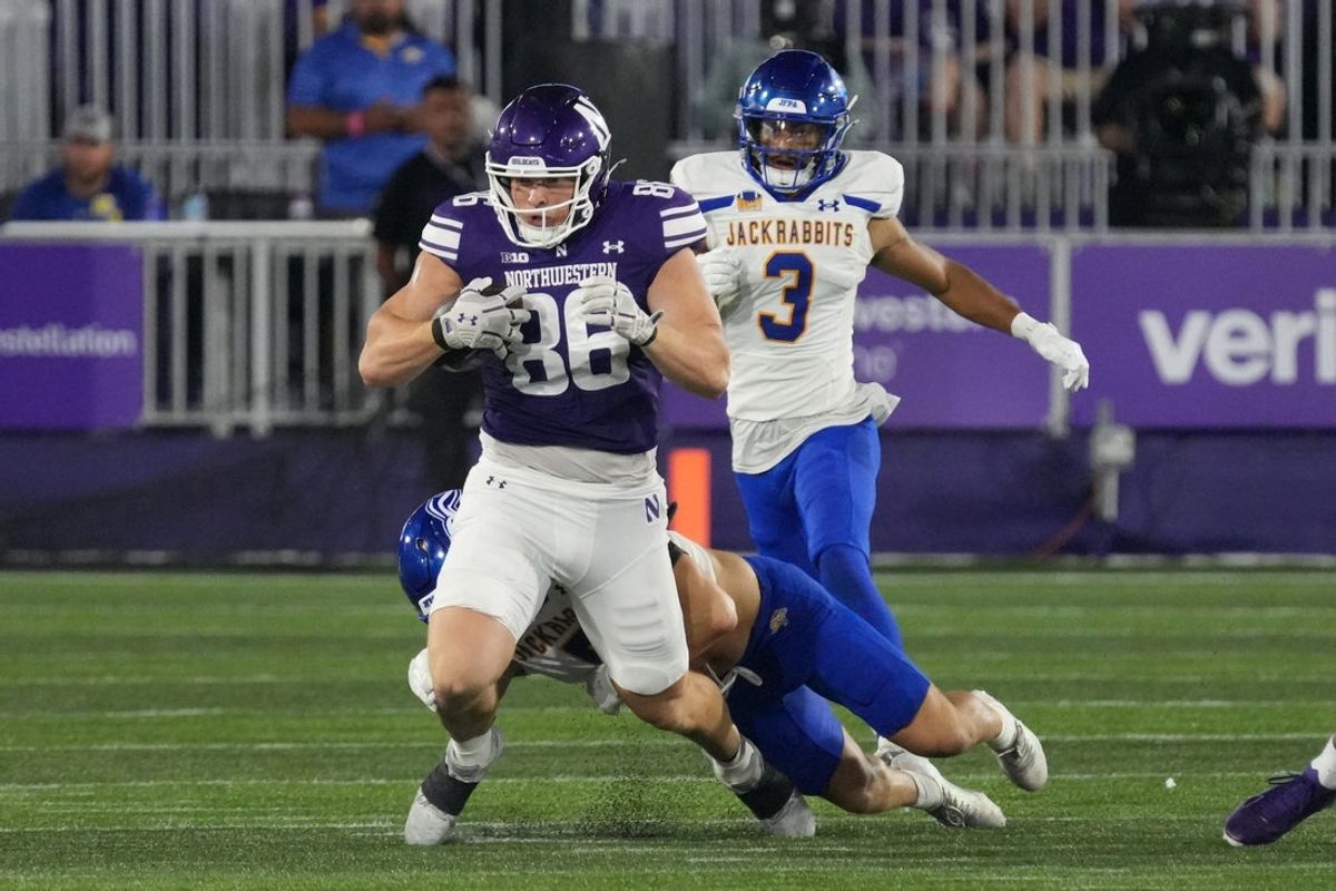 Sep 5, 2026; Evanston, Illinois, USA;  Northwestern Wildcats tight end Alex Honig (86) catches a pass against the South Dakota State Jackrabbits during the first half at Northwestern Medicine Field at Martin Stadium.  Mandatory Credit: David Banks-Imagn Images