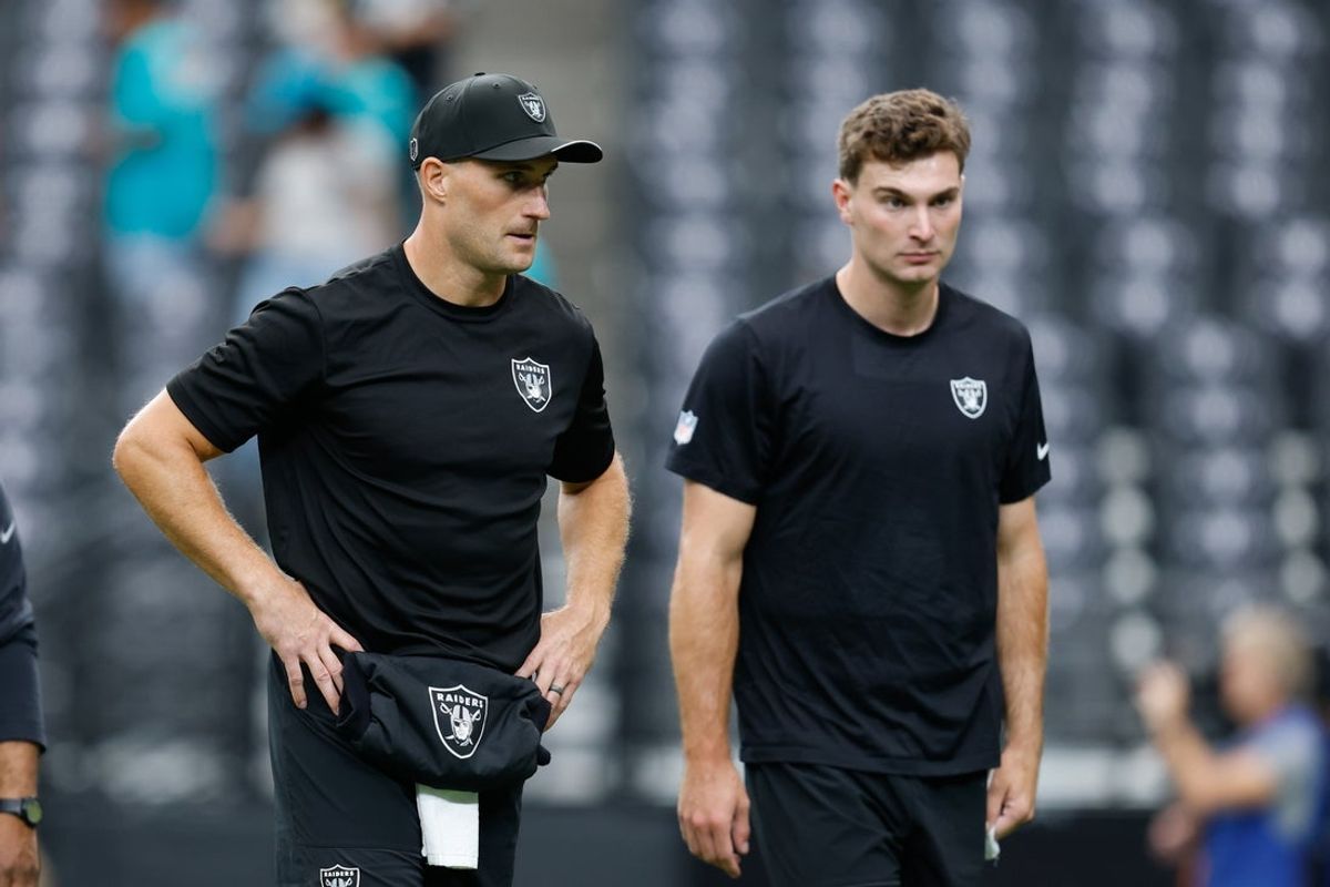 Raiders quarterbacks Kirk Cousins (left) and Fernando Mendoza warm up at Allegiant Stadium. Mandatory Credit: David Brytus-Imagn Images.