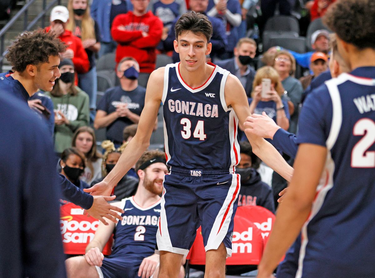 Gonzaga’s Chet Holmgren is 7 feet, 195 pounds.