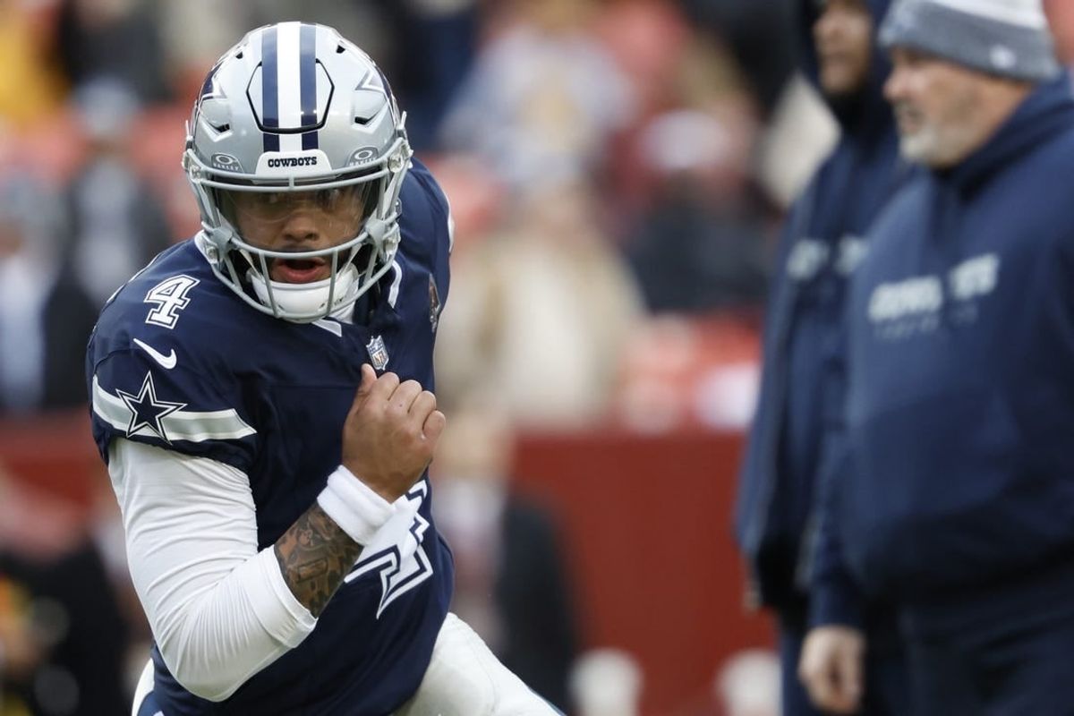 Cowboys quarterback Dak Prescott (4) participates in warmups prior to the game against the Washington Commanders at FedExField.