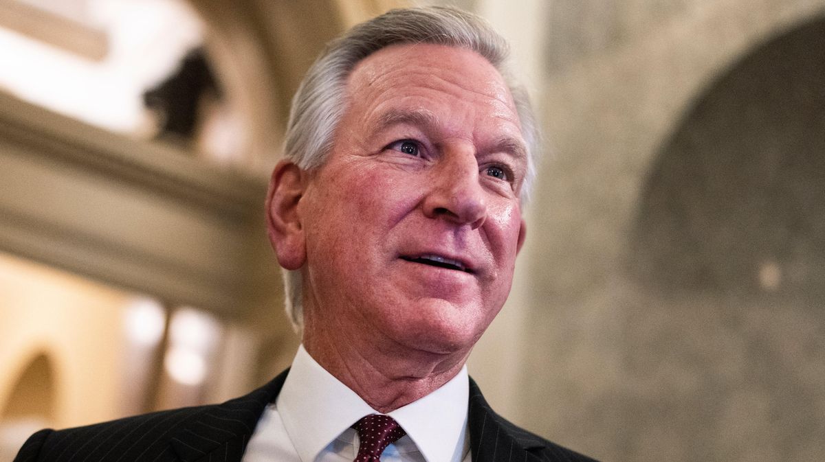 People actually voted for this jabroni