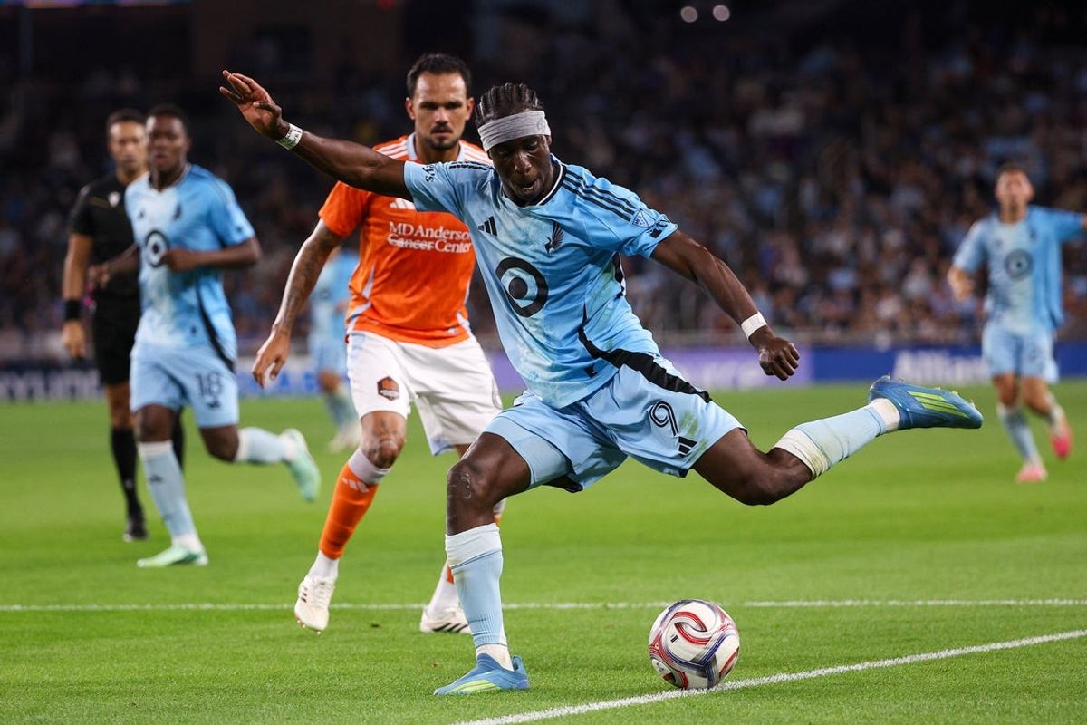 bOct 10, 2026; Saint Paul, Minnesota, USA; Minnesota United FC forward Kelvin Yeboah (9) shoots the ball against the Houston Dynamo FC during the second half at Allianz Field. Mandatory Credit: Matt Krohn-Imagn Images