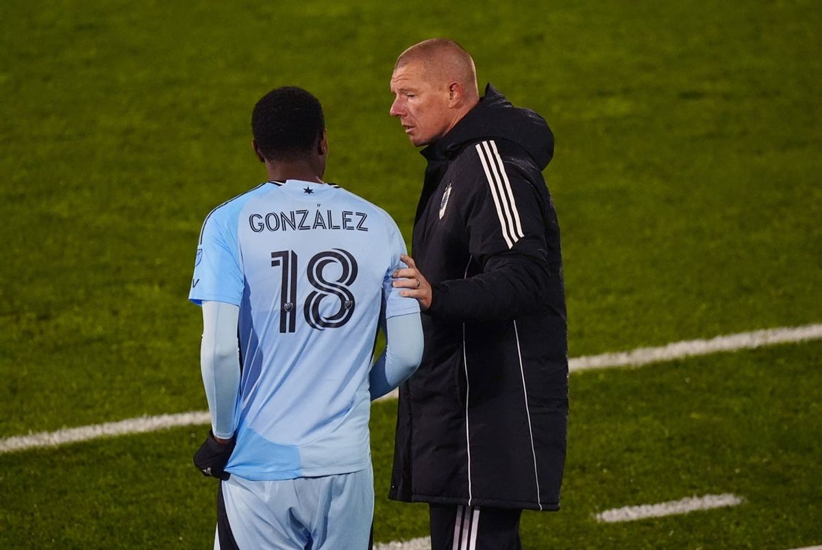Oct 14, 2026; Commerce City, Colorado, USA;  Minnesota United FC Cameron Knowles talks to forward Mauricio Gonzalez (18) in the second half against the Colorado Rapids at Dick's Sporting Goods Park.  Mandatory Credit: Ron Chenoy-Imagn Images