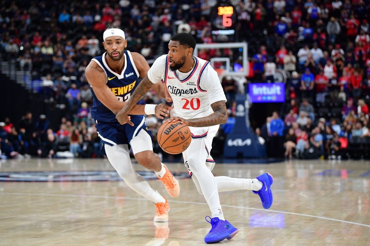 Los Angeles Clippers guard Blake Wesley (20) moves to the basket against Denver Nuggets forward Zeke Nnaji (22) during the second half at Intuit Dome.
