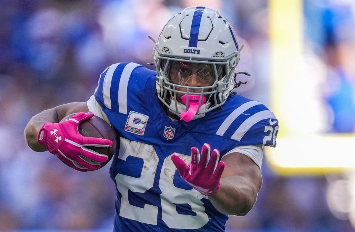 Indianapolis Colts running back Jonathan Taylor (28) takes off on a run Sunday, Oct. 18, 2026, during the game against the Tennessee Titans at Lucas Oil Stadium in Indianapolis.