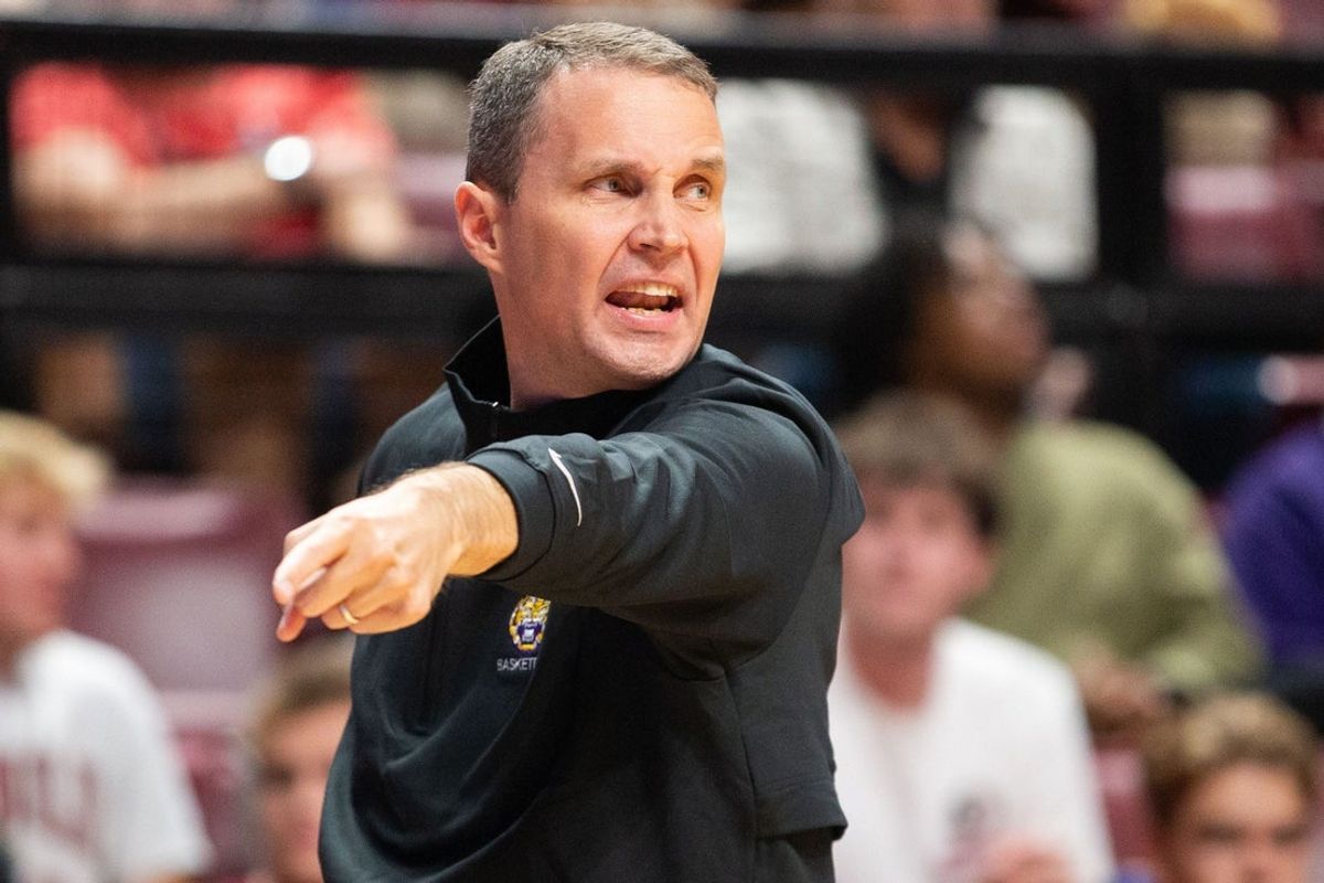 LSU Tigers head coach Will Wade points to his players to throw the ball in. The Florida State Seminoles lead the LSU Tigers 38-31 at the half of an exhibition game held in the Tucker Civic Center on Saturday, Oct. 24, 2026.
