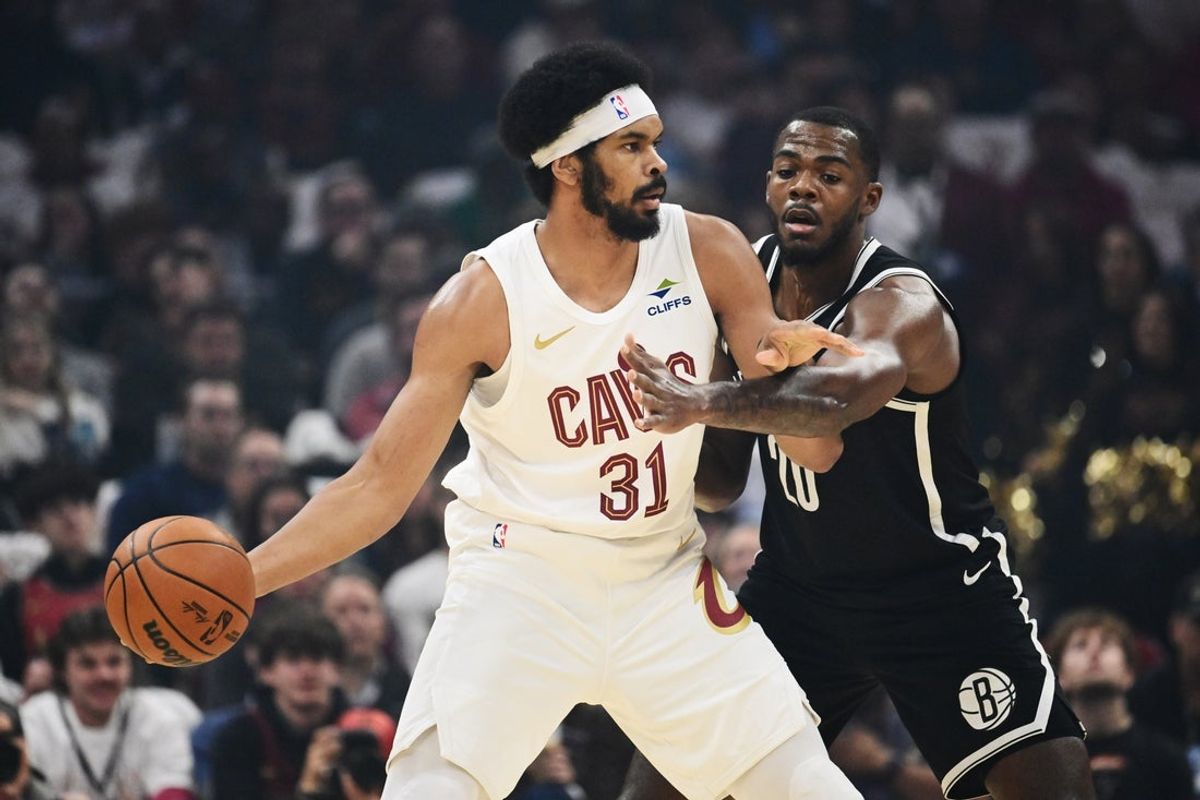 Oct 24, 2026; Cleveland, Ohio, USA; Brooklyn Nets center Day'ron Sharpe (20) defends Cleveland Cavaliers center Jarrett Allen (31) during the first quarter at Rocket Arena. Mandatory Credit: Ken Blaze-Imagn Images