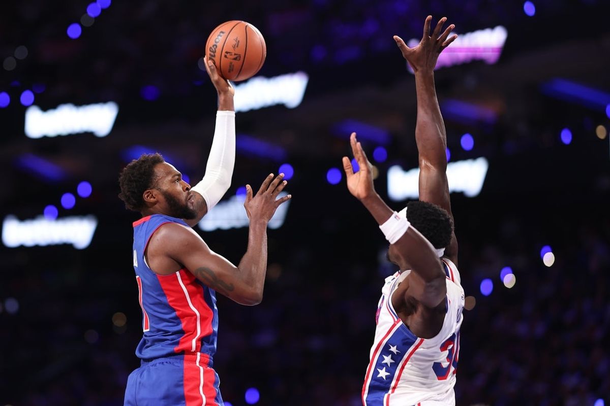 Oct 25, 2026; Philadelphia, Pennsylvania, USA; Detroit Pistons forward Paul Reed (7) shoots agains tPhiladelphia 76ers center Adem Bona (30) during the first quarter at Xfinity Mobile Arena. Mandatory Credit: Bill Streicher-Imagn Images