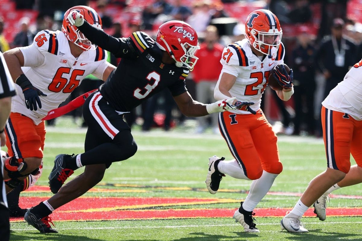 Oct 31, 2026; College Park, Maryland, USA;  Illinois Fighting Illini running back Aidan Laughery (21) runs with the ball during the first half against the Maryland Terrapins at SECU Stadium.  Mandatory Credit: Daniel Kucin Jr.-Imagn Images