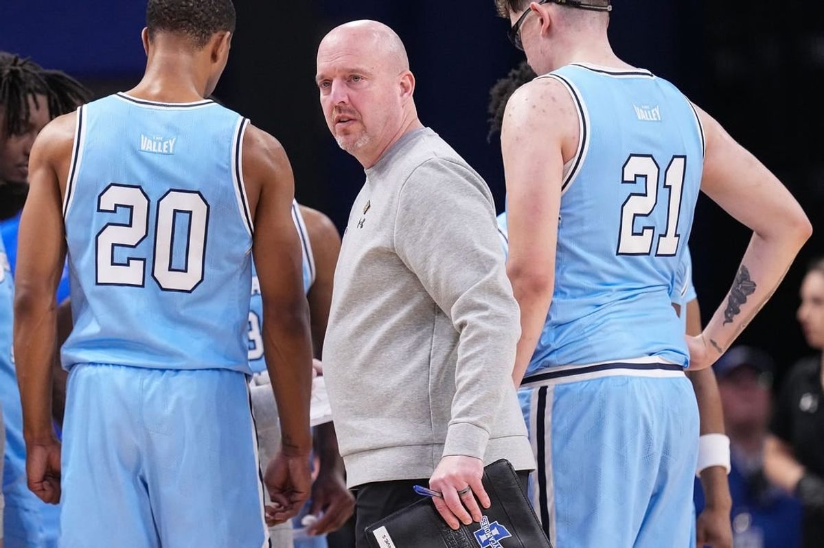 Indiana State Sycamores associate head coach Matthew Graves huddles with players during a timeout Sunday, March 24, 2024, during the second round of the NIT at the Hulman Center in Terre Haute. The Indiana State Sycamores defeated the Minnesota Golden Gophers, 76-64.