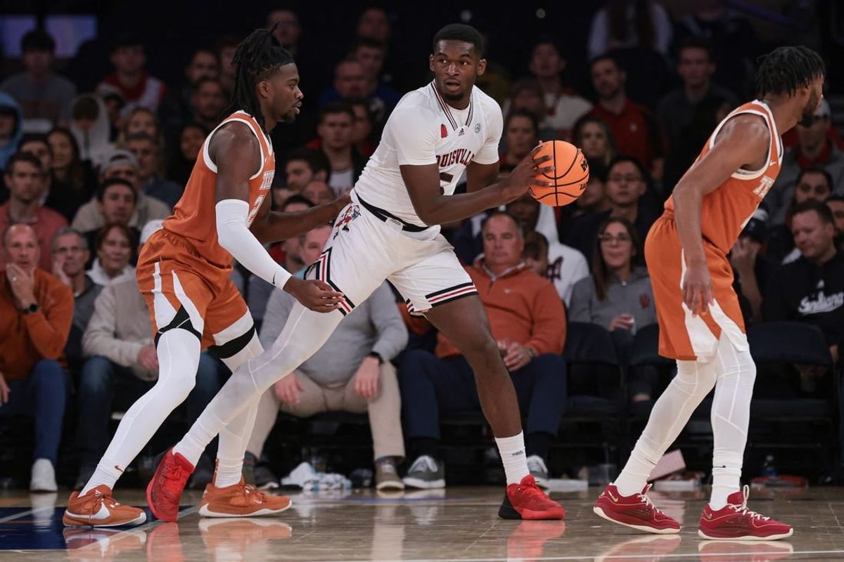 Nov 19, 2023; New York, New York, USA; Louisville Cardinals forward Brandon Huntley-Hatfield (5) is guarded by Texas Longhorns forward Ze'Rik Onyema (21) during the first half at Madison Square Garden.