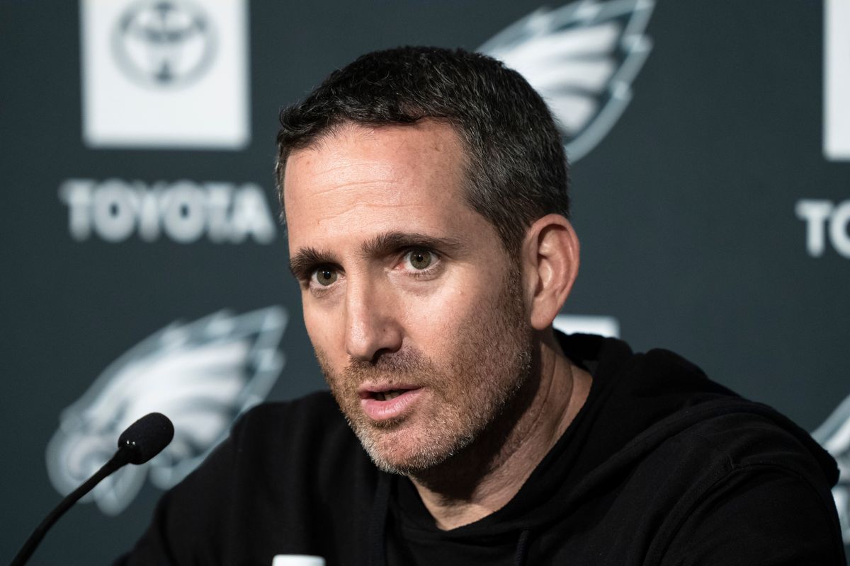 Howie Roseman is getting those elbows in.